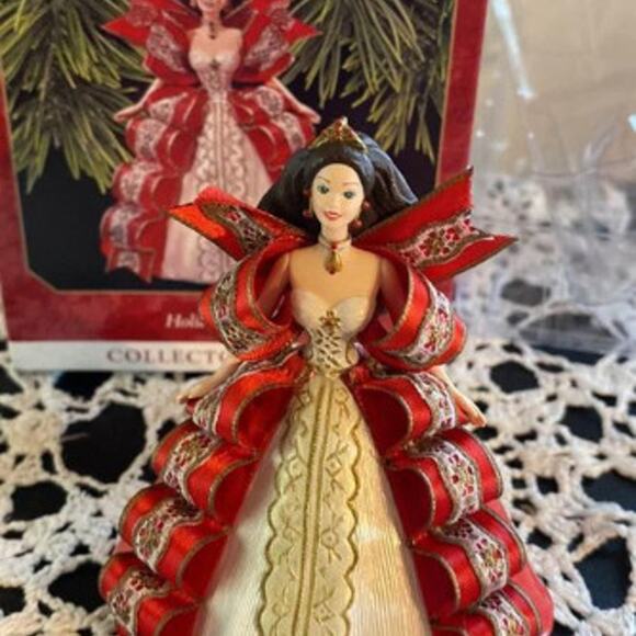 1997 hallmark collector series Barbie ornament - Picture 9 of 10